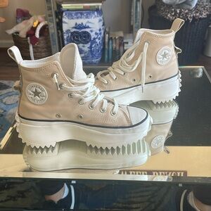 Chuck Taylor Lug Sole Leather Converse